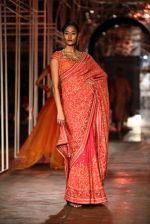 Model walks for Designer Tarun Tahiliani in Delhi on 28th July 2013 (18).jpg